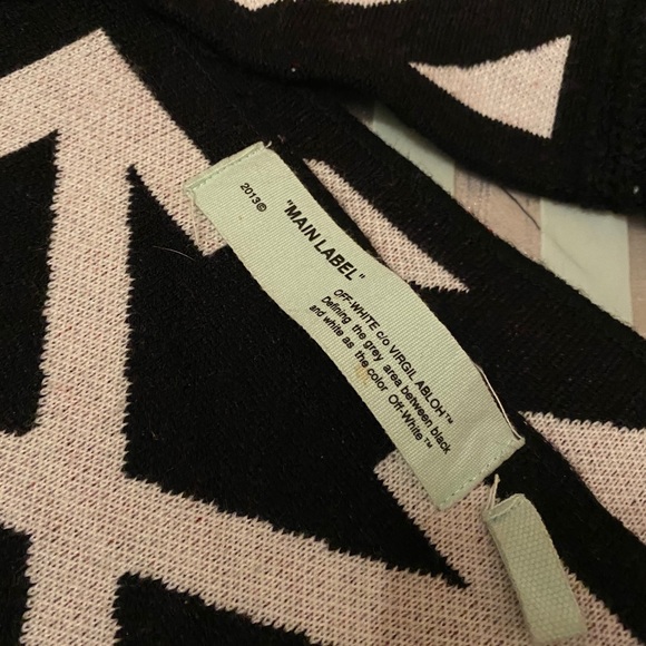 🚧 Off-White Diagonals/Arrows Scarf 🚧 - Picture 2 of 4